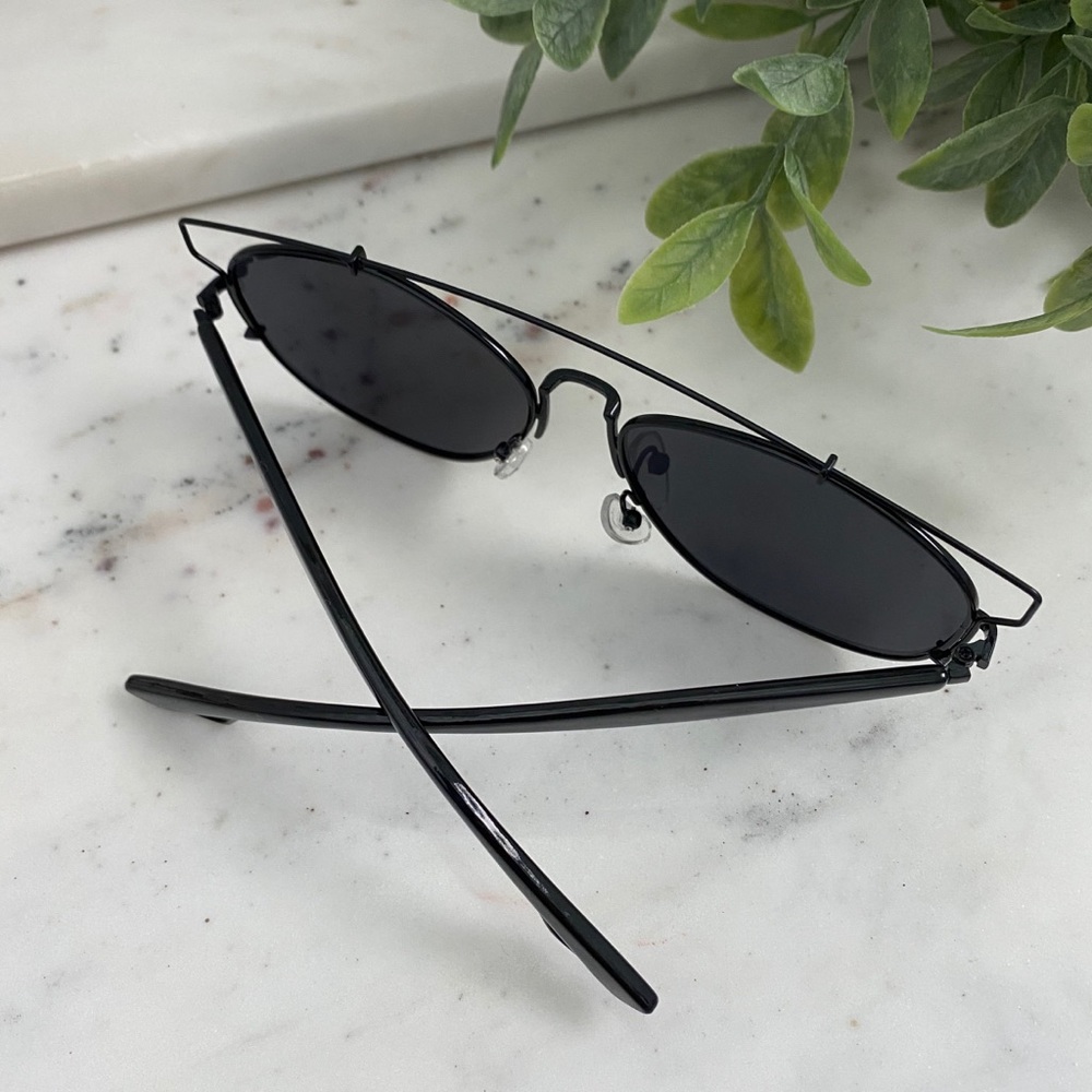 "Amira" Sunglasses || Black & Black Aviator - Picture 3 of 9